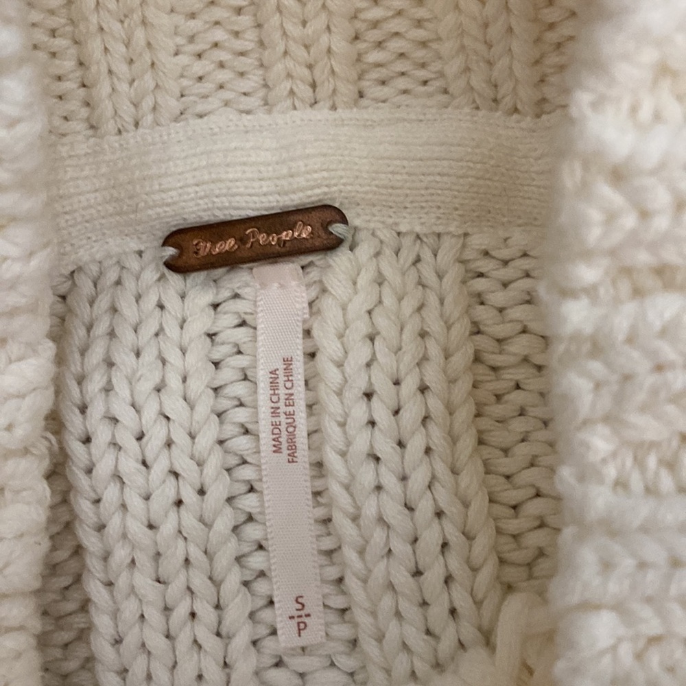 Free People knit oversized sweater, never worn - Picture 4 of 6